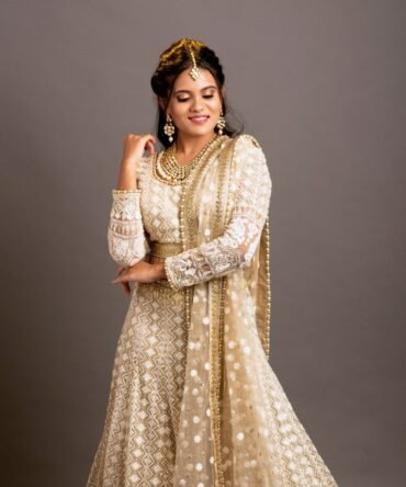 Regal Gold Lehenga: A Masterpiece of Elegance